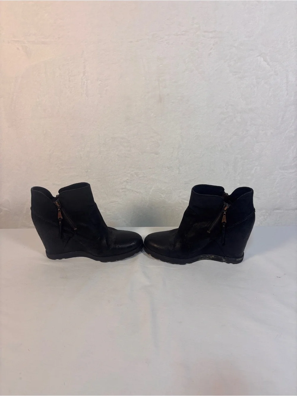 UGG Australia Myrna Black Leather Hidden Wedge Ankle Boots Zippers Sz 7.5